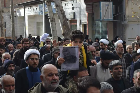راهپیمایی نمازگزاران محلاتی در محکومیت ترور سردار سلیمانی