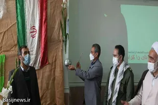نواختن زنگ مقاومت و ایثار به مناسبت هفته بسیج در مدارس نهاوند