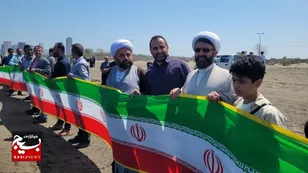 تصاویر/ حضور مردم شهرستان بابل در زنجیره انسانی در ساحل شهر سرخرود