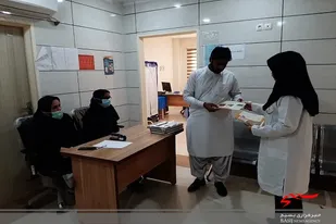 آموزش خودمراقبتی و دیابت و توزیع پمفلت آموزشی به مراجعین در چابهار