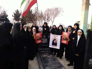 غبارروبی و گلباران مزار مطهر شهدا به مناسبت سالگرد شهادت حاج قاسم سلیمانی