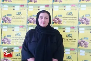 عرضه ماهانه ۲۵ تن مغز گردو به بازار توسط بانوی کارآفرین در تویسرکان&nbsp;