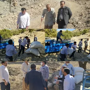 برگزاری میز خدمت جهادی سازمان بسیج ادارات با همکاری کمیته امداد استان در پیچاب باشت