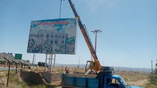 عملیات جابجایی بیلبورد تبلیغاتی معاونت فرهنگی هنری سپاه ناحیه شاهرود+ تصاویر