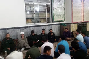 دیدار فرمانده سپاه قرچک با روزه داران مسجد امام حسین