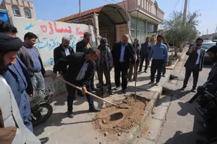 ۱۰۰ اصله نهال درخت مثمر در محله اسلامی شهید صدوقی گرمسار کاشت شد