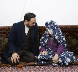 دیدار  استاندار آذربایجان شرقی با خانواده شهید علی حاج رضایی در شندآباد