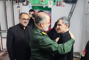 شهدای امنیت در سال ۱۴۰۴ اوج مظلومیت و بصیرت را معنا کردند / ادای احترام فرمانده سپاه کربلا به خانواده شهید مدافع امنیت &laquo;ابوالفضل مقدسی&raquo;