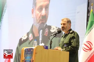 تشکیل زنجیره انسانی در سواحل خزر برای حمایت از عملیات غرور آفرین وعده صادق و طرح نور