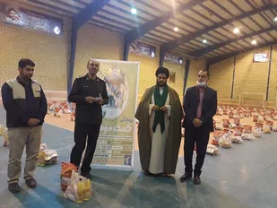 توزیع ۲۰۰ بسته معیشتی کمک مومنانه در مهران+ تصاویر