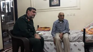دیدار سردار تنگسیری با پدر شهیدبسیجی  علیرضا آرمات