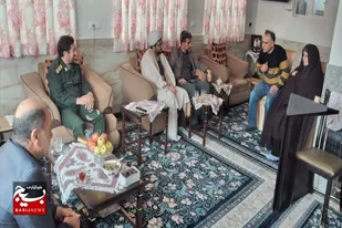 دیدار جمعی از بسیجیان ملایر با خانواده شهید &laquo;محمد دشتی&raquo;
