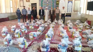 توزیع ۱۰۰بسته معیشتی برای نیازمندان گرمساری+تصاویر
