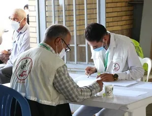 ۷ تیم تخصصی بسیج جامعه پزشکی  بیماران مناطق سیل زده شرق هرمزگان  را ویزیت کردند