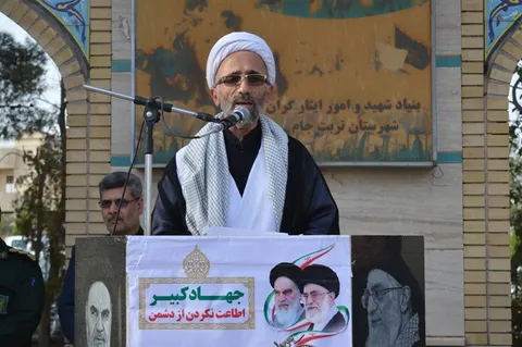 حضور همیشگی مردم استکبار جهانی را زمین‌گیر می‌کند/ با اقتدا به شهدای انقلاب، دفاع مقدس و مدافع حرم گوش‌به‌فرمان رهبری باشیم
