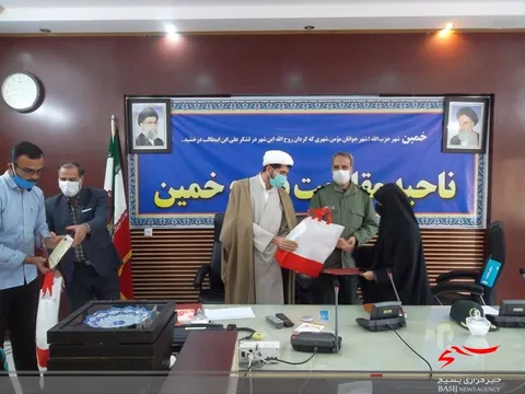 تجلیل از گروه های جهادی و فعالان عرصه سازندگی در شهرستان خمین