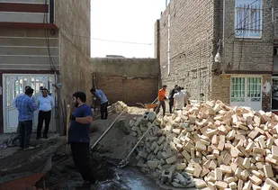 ساخت خانه محروم توسط گروه جهادی روح الله کریمی در ارومیه