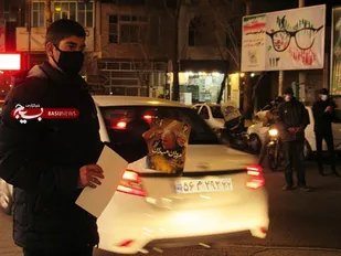 برپائی ایستگاه صلواتی توزیع پلاک و پوستر شهید سلیمانی در نایین