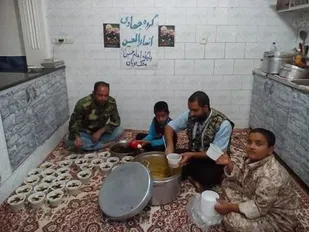 پذیرایی از شب زنده داران منج در شب قدر