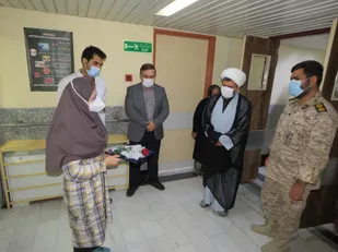 مسئول دفتر نمایندگی ولی فقیه سپاه سردشت از کادر درمان تجلیل کرد