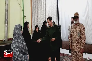 تجلیل فرمانده حوزه مقاومت بسیج امام حسن(ع) صالح آباد از خواهران پشتیبان جنگ