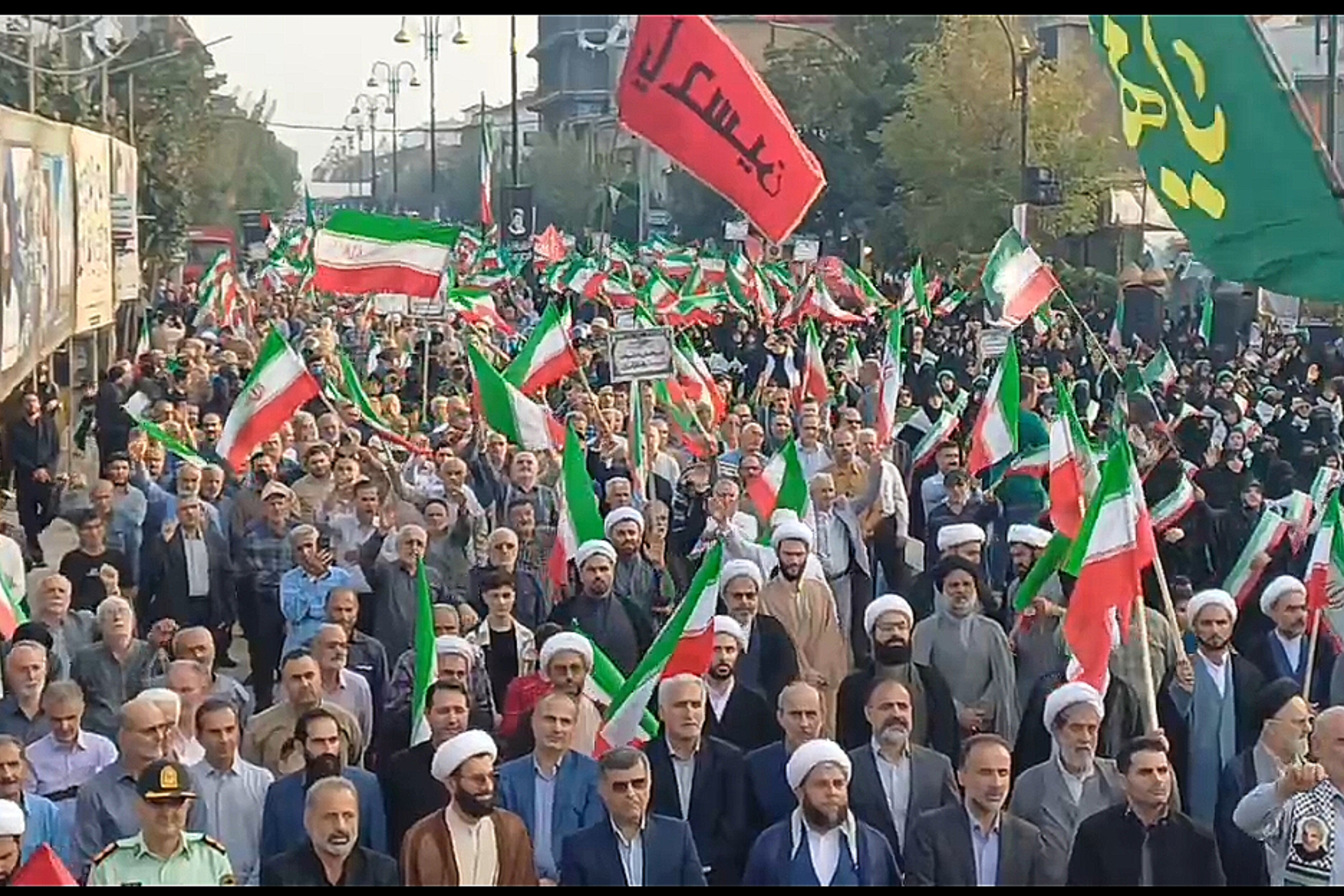 گیلان، در میدان جان‌فدایی برای ایران با یاد شهیدان وطن در میدان «جان فدا» ایستاد