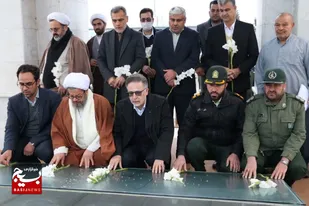 گلزار شهدای دامغان همزمان با دهه فجر عطرافشانی شد