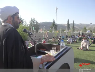 توصیه حجت الاسلام حکمتی نیک به خواندن کتاب انسان 250 ساله رهبر معظم انقلاب