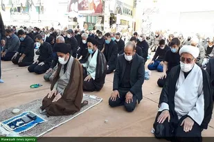 اقامه نماز ظهر عاشورا با رعایت پروتکل&zwnj;های بهداشتی در ارومیه