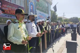 عطرافشانی مزار مطهر شهدای روحانی شهرستان تویسرکان