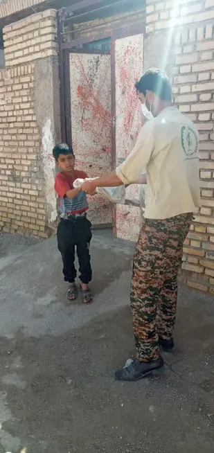 مرحله دوم از توزیع یک هزار قرص نان بین نیارمندان اروندکنار