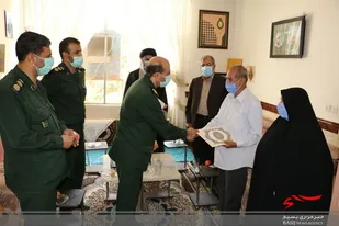 فرمانده سپاه استان البرز با خانواده شهیدان ملک زاده و کارگربرزی دیدار کرد