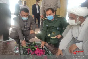 غبارروبی و عطرافشانی گلزار شهدای گمنام بندر دیّر