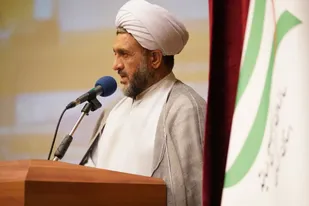 در انقلاب اسلامی برخی خواص همانند قیام اباعبدالله میانه راه از انقلاب جدا شدند