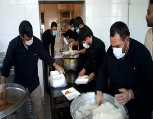 توزیع ۱۲۰۰ پرس غذای گرم در بین نیاز مندان توسط سپاه اسلام آبادغرب