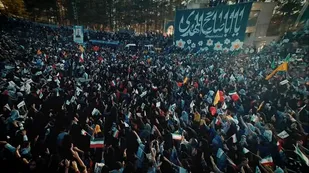اجتماع بزرگ سلام فرمانده در ورزشگاه آزادی بیرجند