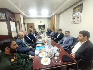 حضور هیئت رئیسه اتاق اصناف ایران، دبیر کل و مشاورین اتاق در دفتر سردار حسن&zwnj;پور
