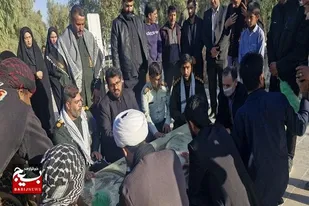 غبارروبی مزار شهدای گمنام رامشار هامون به مناسبت هفته بسیج برگزار شد