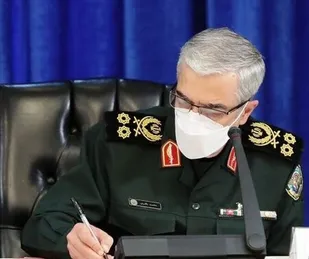 قدردانی رئیس ستاد کل نیروهای مسلح از  4 دهه مجاهدت آیت الله جنتی