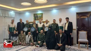 دیدار فرمانده سپاه استان سمنان با مادر شهیدان میرکریمی در شاهرود+تصاویر