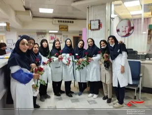 تبریک و تقدیم گل به پرستاران در شهرکرد