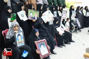 زنان پرچم‌داران عزت و افتخار ایران اسلامی هستند