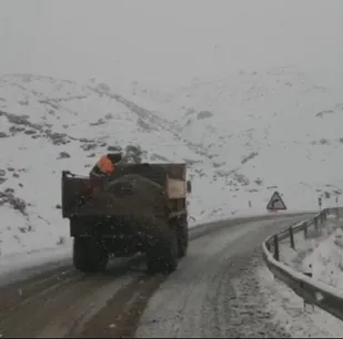 بارش برف گردنه&zwnj;های استان قزوین را فرا گرفت
