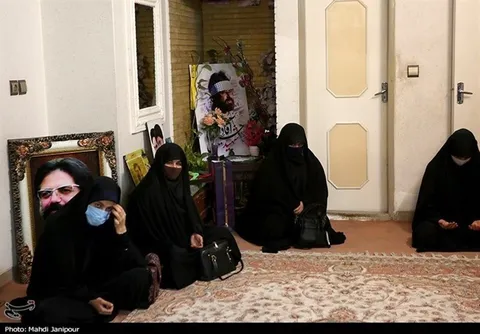 دیدار جمعی از خواهران بسیج مهندسین  عمران و معماری  اصفهان با خانواده پاسدار شهید مهندس حسین آقادادی