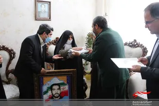 دیدار جمعی از مسئولان استان زنجان با خانواده شهدای روحانی