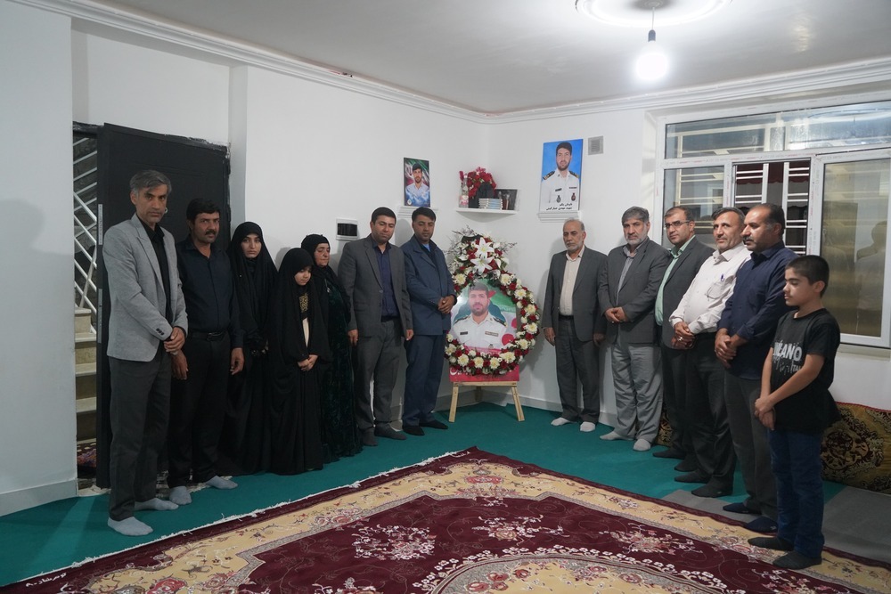 تجلیل مدیرعامل صندوق ذخیره بسیجیان کشور از خانواده شهدا در یاسوج