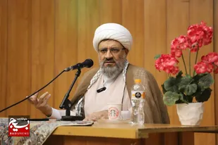 حجت الاسلام علی یوسفی در جمع معلمان در سالن اجتماعات کوثر&nbsp;