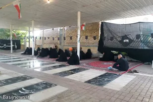 برگزاری مراسم زیارت عاشورا در جوار مزار مطهر شهدای سامن