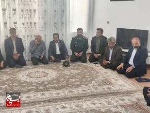 دیدار مدیر سازمان بسیج کارگری و کارخانجات سپاه سلمان با خانواده شهید شایان فرد در زاهدان