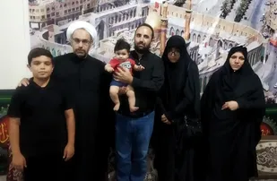 اعزام  یک خانواده  زیارت اولی به کربلا با کمک حجت الاسلام والمسلمین محمد علی دوست پناهی